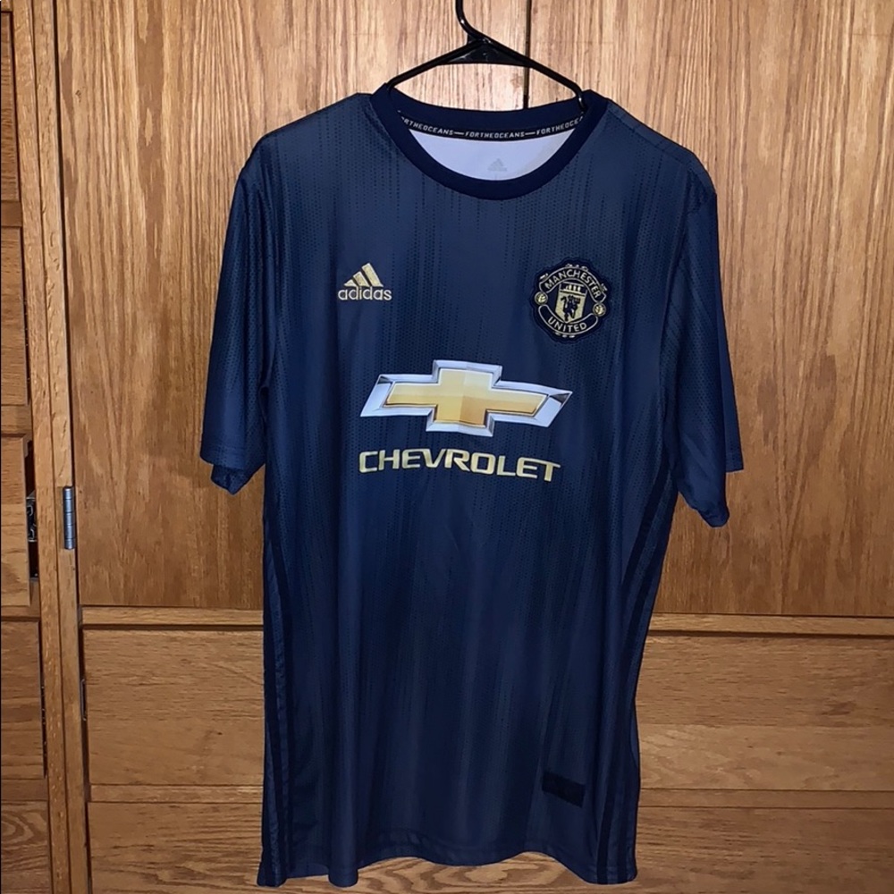 18/19 Manchester United jersey w/ MARTIAL 11